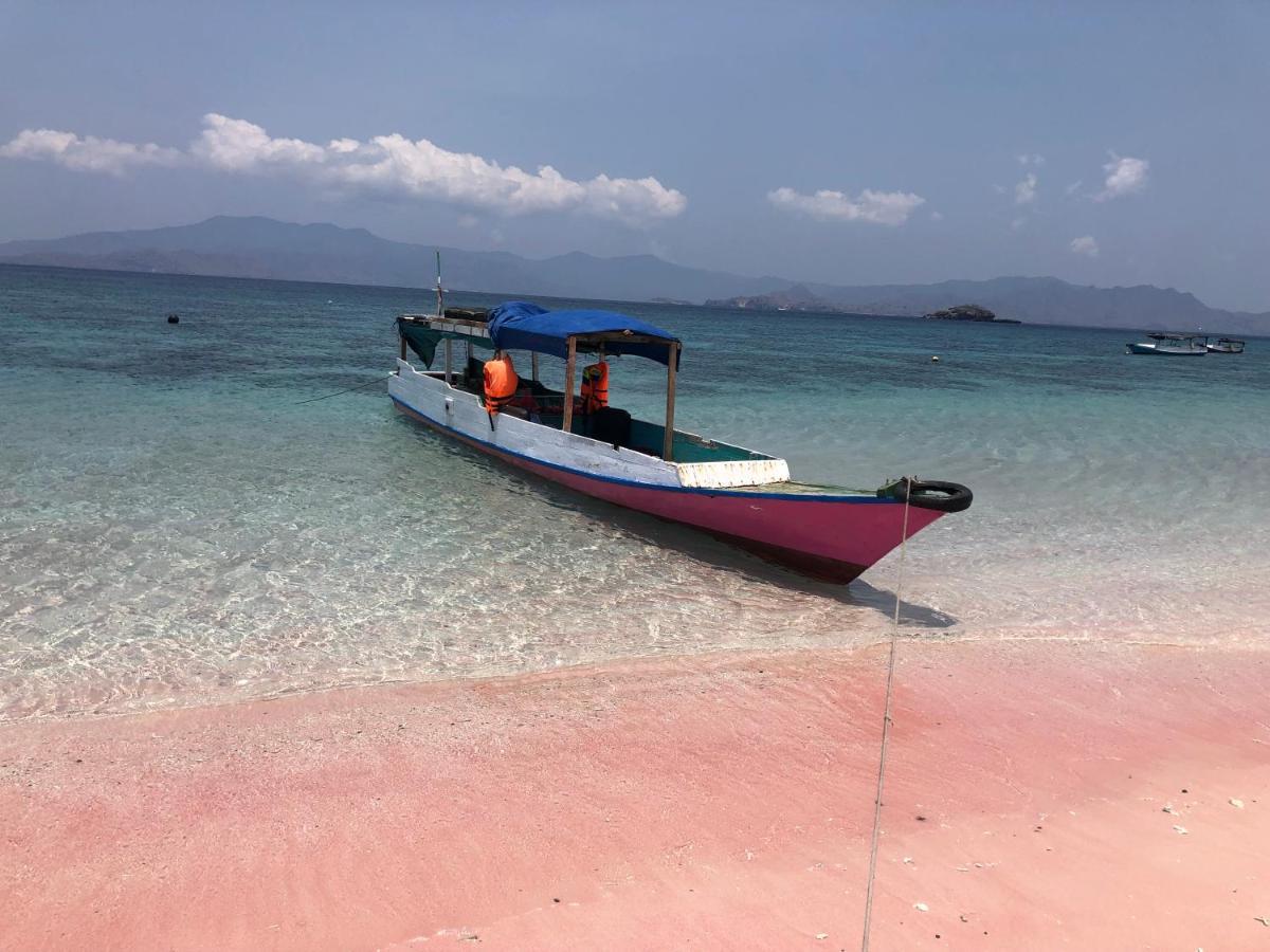 Dua Putri Komodo Homestay Luaran gambar
