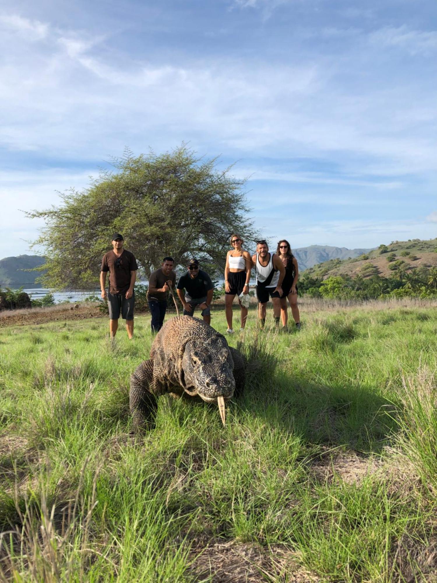 Dua Putri Komodo Homestay Luaran gambar