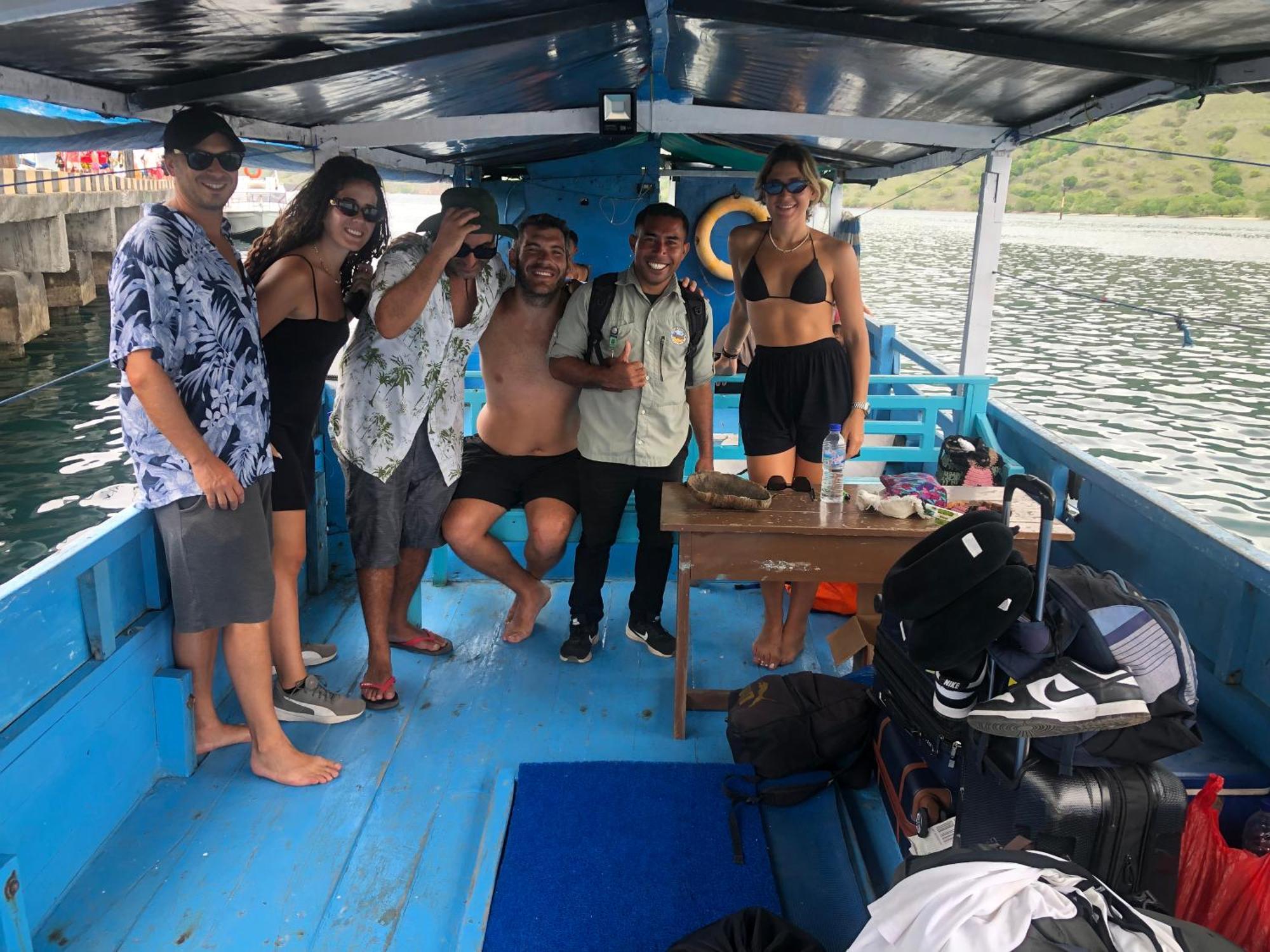 Dua Putri Komodo Homestay Luaran gambar