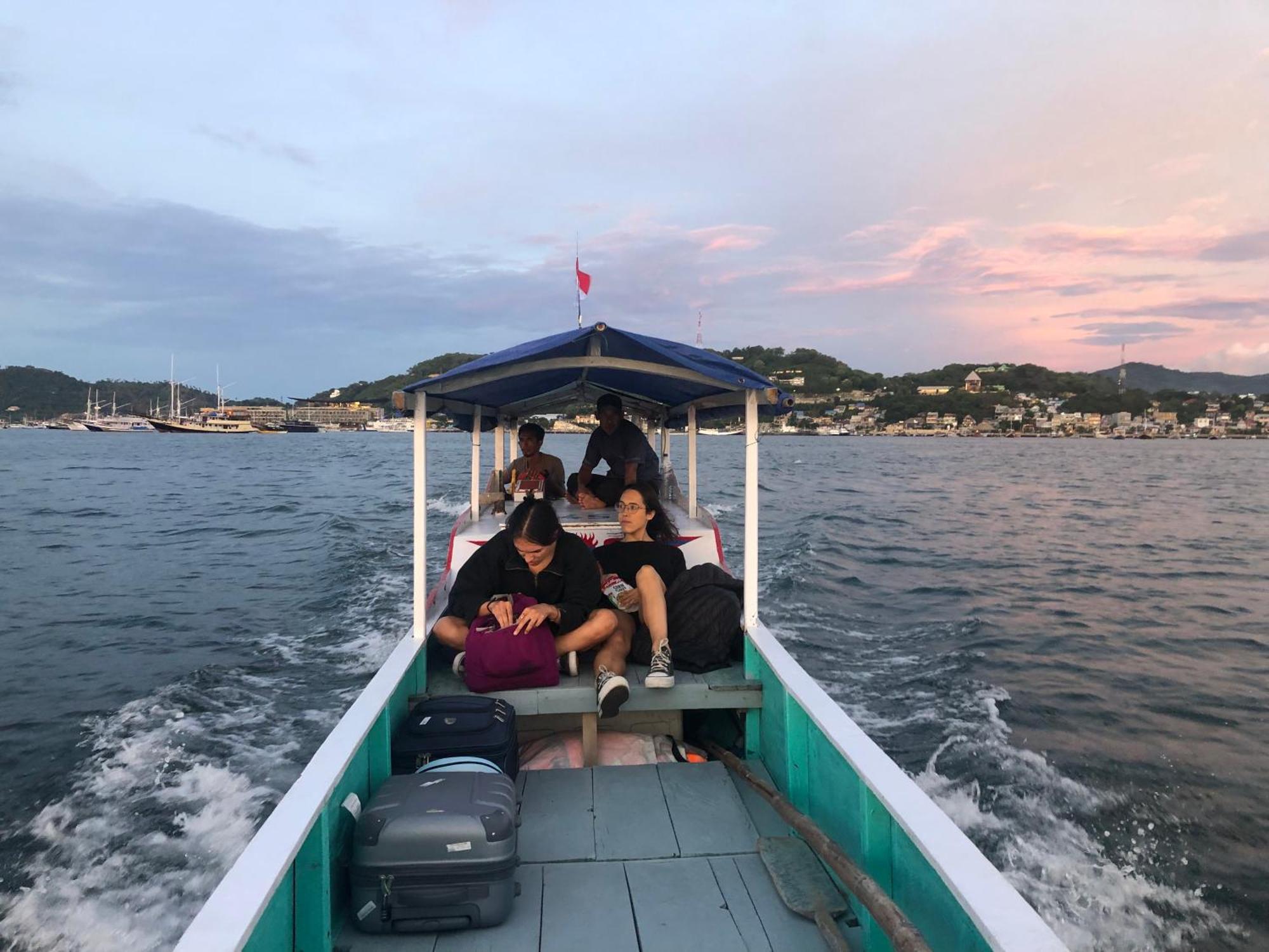 Dua Putri Komodo Homestay Luaran gambar