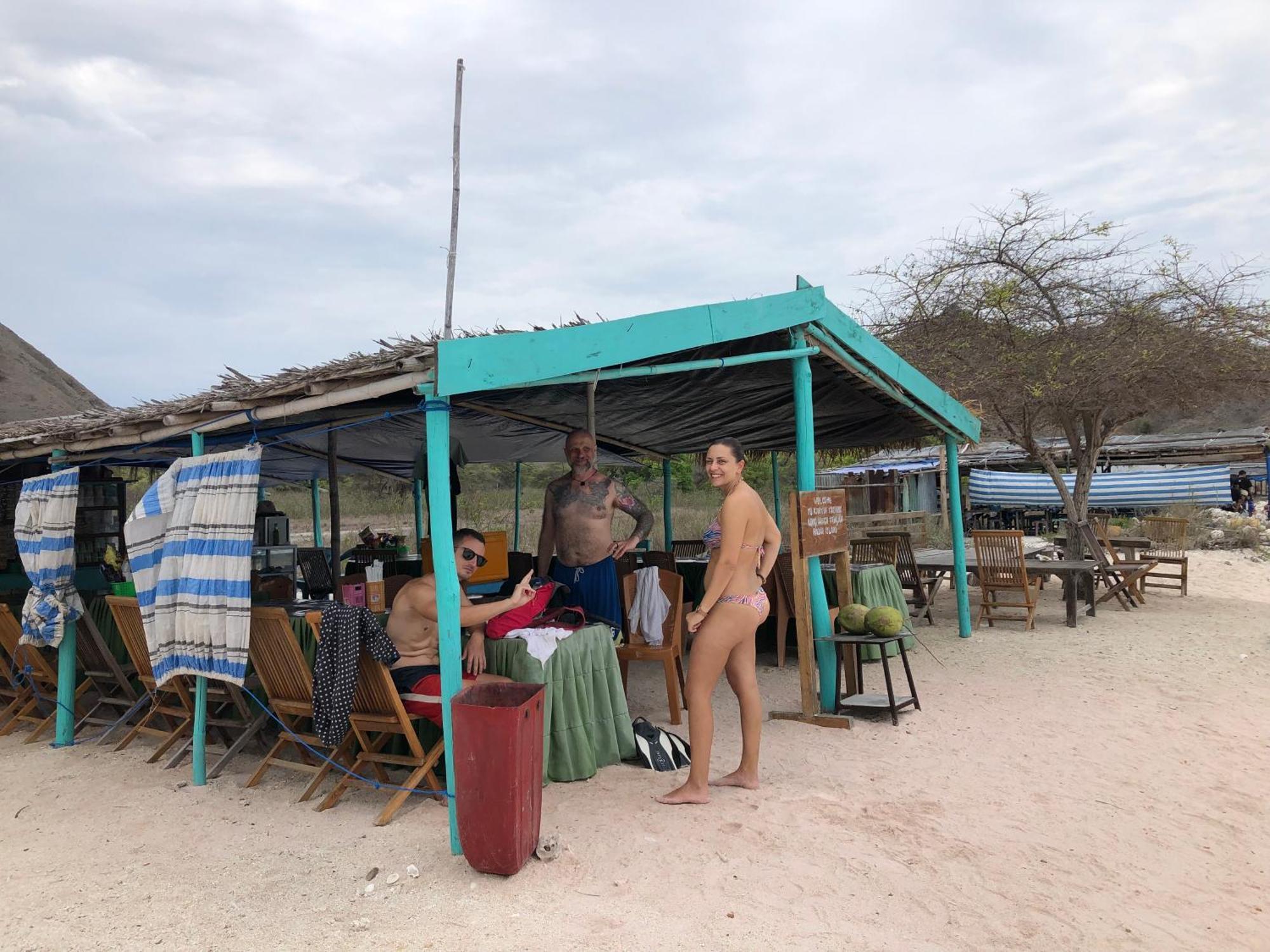 Dua Putri Komodo Homestay Luaran gambar