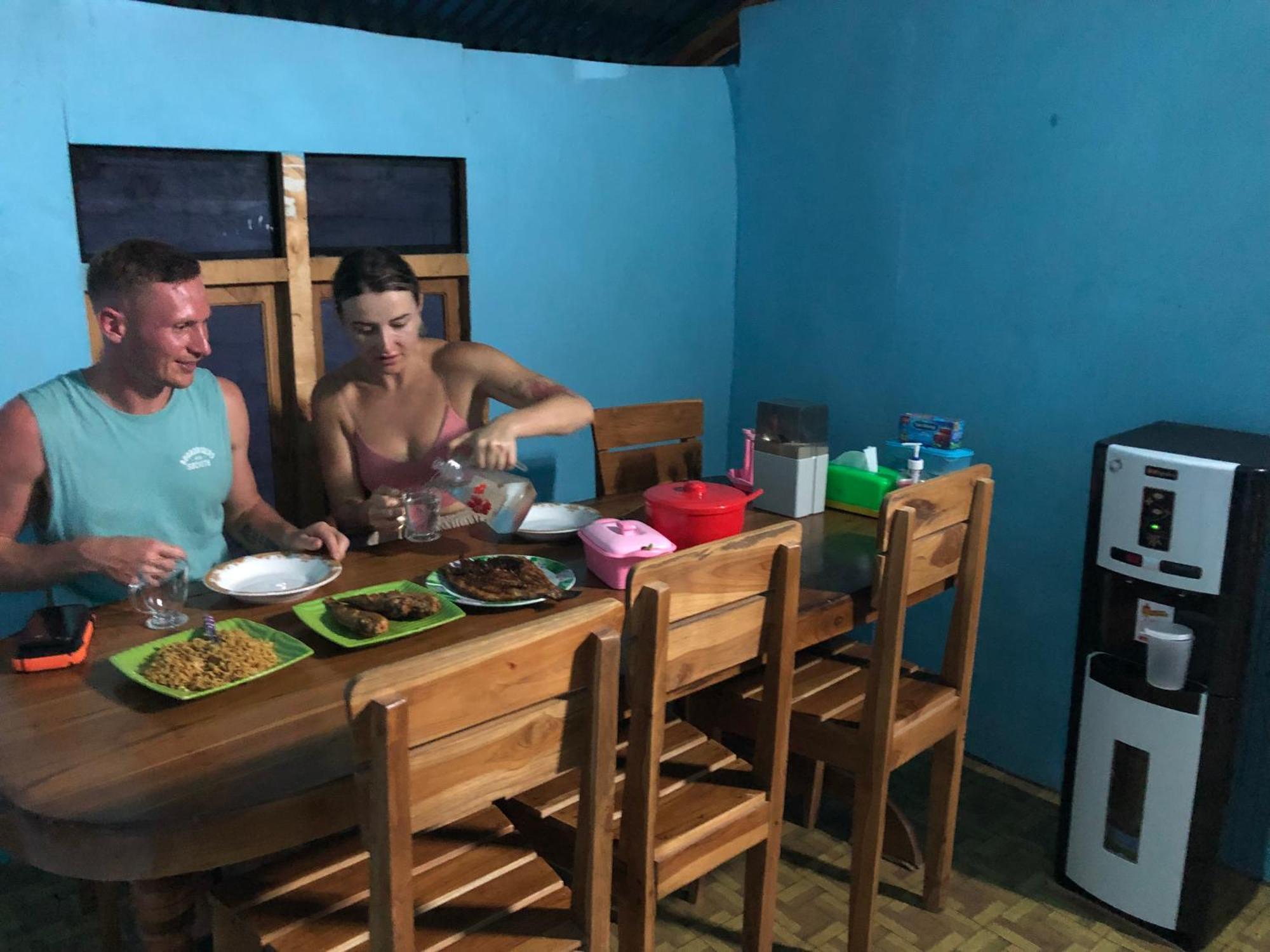 Dua Putri Komodo Homestay Luaran gambar