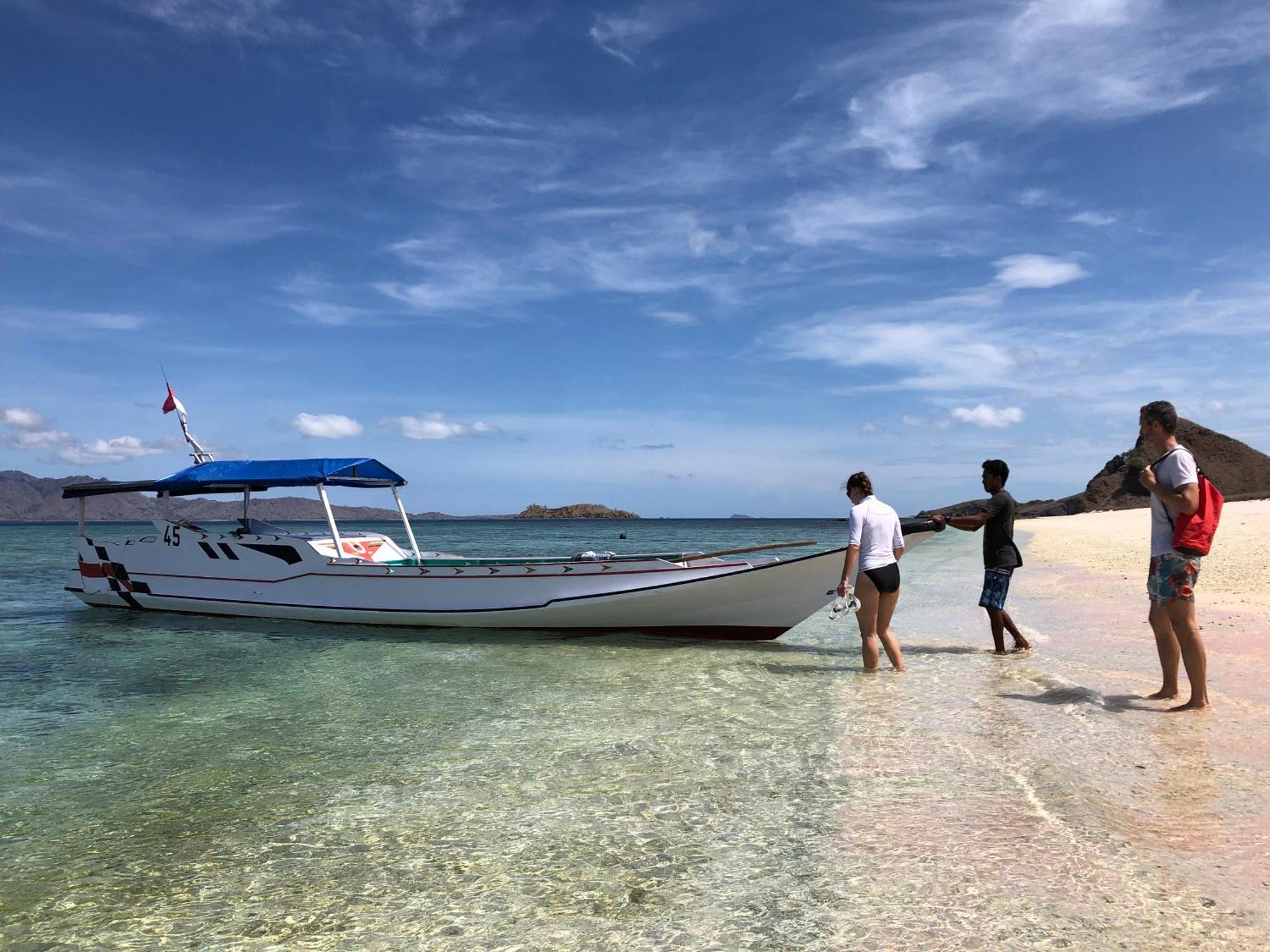 Dua Putri Komodo Homestay Luaran gambar