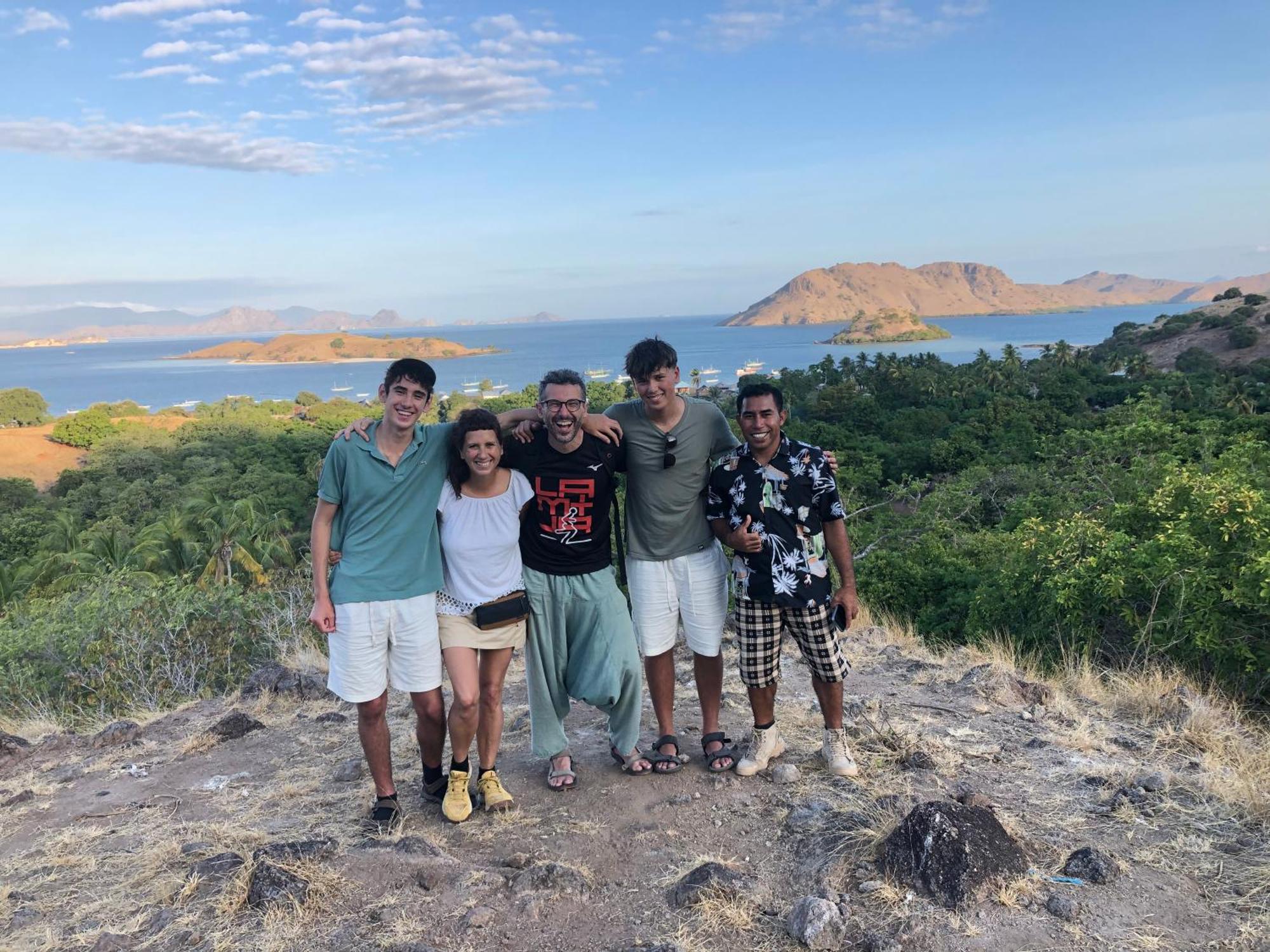 Dua Putri Komodo Homestay Luaran gambar