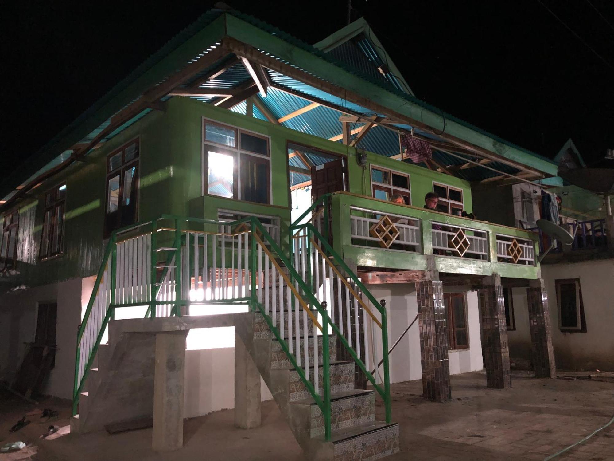 Dua Putri Komodo Homestay Luaran gambar